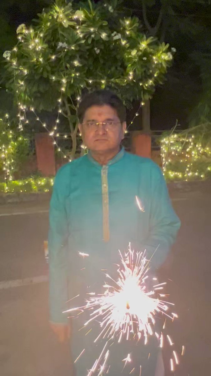 Hey Wokes, Bollywoodiyas, Liberals, MiLords हम ने तो पटाखे फोड़ लिये और धुआँ धुआँ कर दिया - जय श्री राम