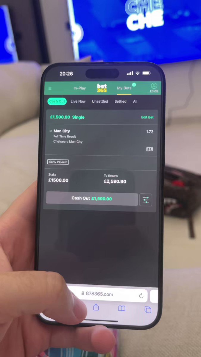 Let’s go £1,500 on Man City to beat Chelsea If Man City win I’ll give one person that Likes &amp; Retweets this tweet £90 ❤️ Must be following me Julian