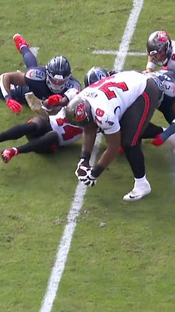 Tristan Wirfs had his sights set on the end zone 😭 📺: #TENvsTB on CBS 📱: Stream on #NFLPlus