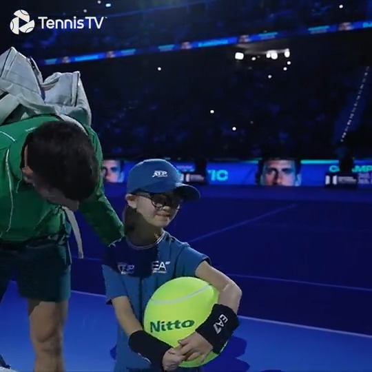 Unforgettable moments ❤️ Novak Djokovic creating a core memory for this little ballkid 🥺