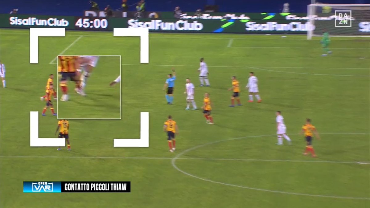 Rocchi chiarisce la regola sullo "step on foot" 🦶❌ Non occorre ci sia la volontarietà per fischiare fallo 👌 #OpenVar #SNS #DAZN Tweet - 1
