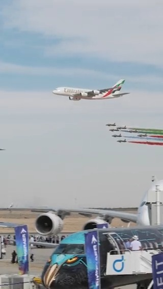 The Emirates #A380 always knows how to make a grand entrance! 😍 #DubaiAirShow