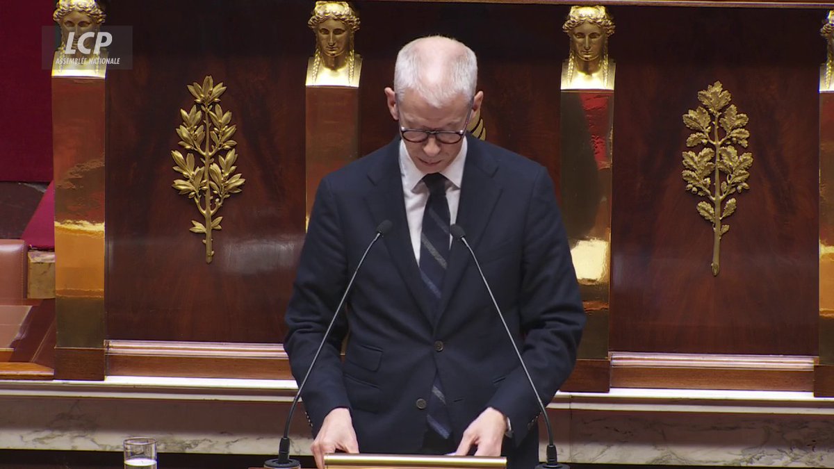 🔴🏛️ Loi de programmation des finances publiques 2023-2027 : Élisabeth BORNE étant en déplacement, Franck Riester donne lecture d'une lettre de la Première ministre et annonce, au nom du gouvernement, le recours au #49al3 sur le texte examiné en lecture définitive. #DirectAN
