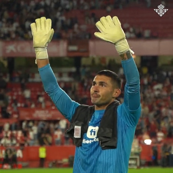 Lágrimas, emoción y un consejo de portero a portero 🥹🧤 El día más especial para 𝐅𝐫𝐚𝐧 𝐕𝐢𝐞𝐢𝐭𝐞𝐬, uno de los nuestros 😉🔝