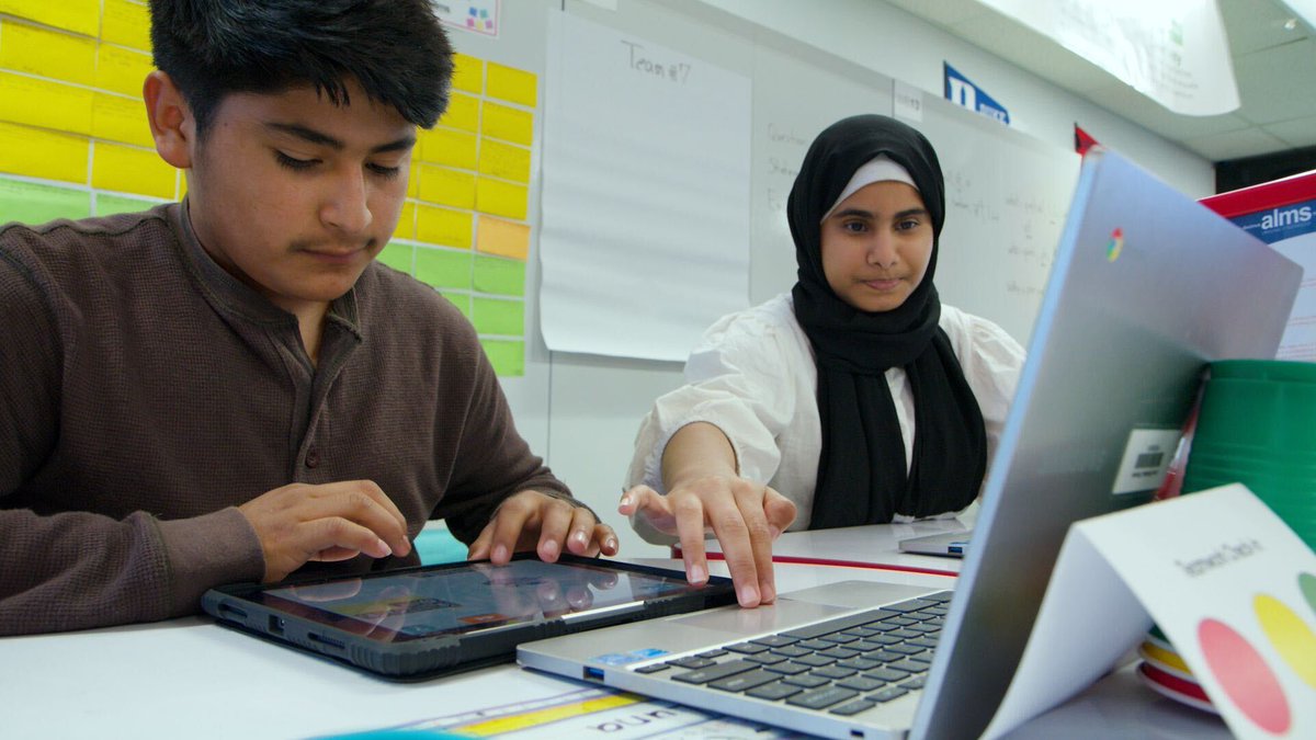 It may seem counterintuitive to teach students with limited English proficiency to code. But research shows that learning a programming language has more in common with learning a natural language than you might think.💡
