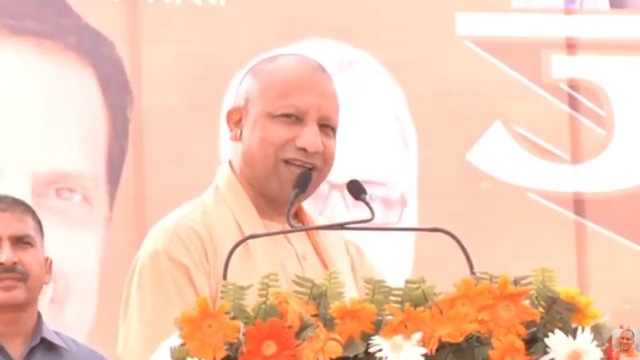भाइयो-बहनो! अब तिथि भी बता रहा हूं, 22 जनवरी को आदरणीय प्रधानमंत्री श्री Narendra Modi जी के कर-कमलों से श्री रामलला अपने भव्य राम मंदिर में विराजमान होंगे...