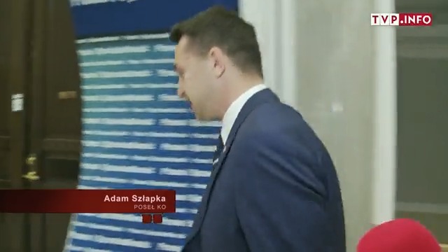 Wybór członków KRS. Adam Szłapka odmawia odpowiedzi na pytania dziennikarza #wieszwięcej Czytaj: