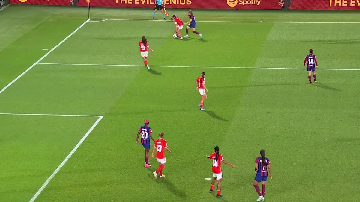 This finish from Asisat Oshoala 🤌 (via DAZN Football)