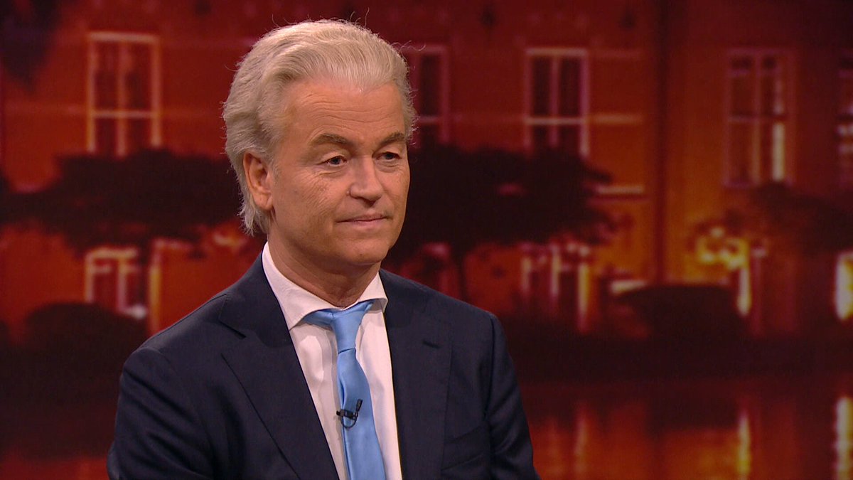 Geert Wilders strijdt al jaren tegen moskeeën, hoofddoekjes en de koran. Maar hij is bereid die standpunten af te zwakken als hij kan meedoen in een kabinet. “De prioriteiten liggen bij andere zaken.” #nieuwsuur #pvv