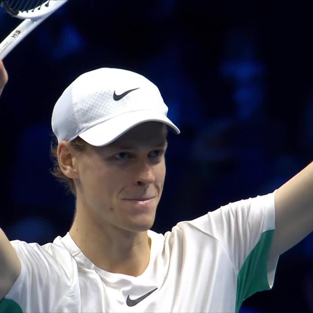 🤩 JANNIK WINNER 🤩 Jannik Sinner records a first EVER win over Djokovic 7-5 6-7 7-6 to hand the World No.1 his first loss since Wimbledon! #NittoATPFinals