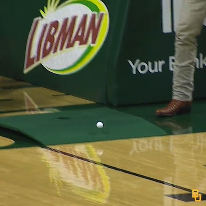 The putt heard ‘round Waco tonight ⛳️ #SicEm