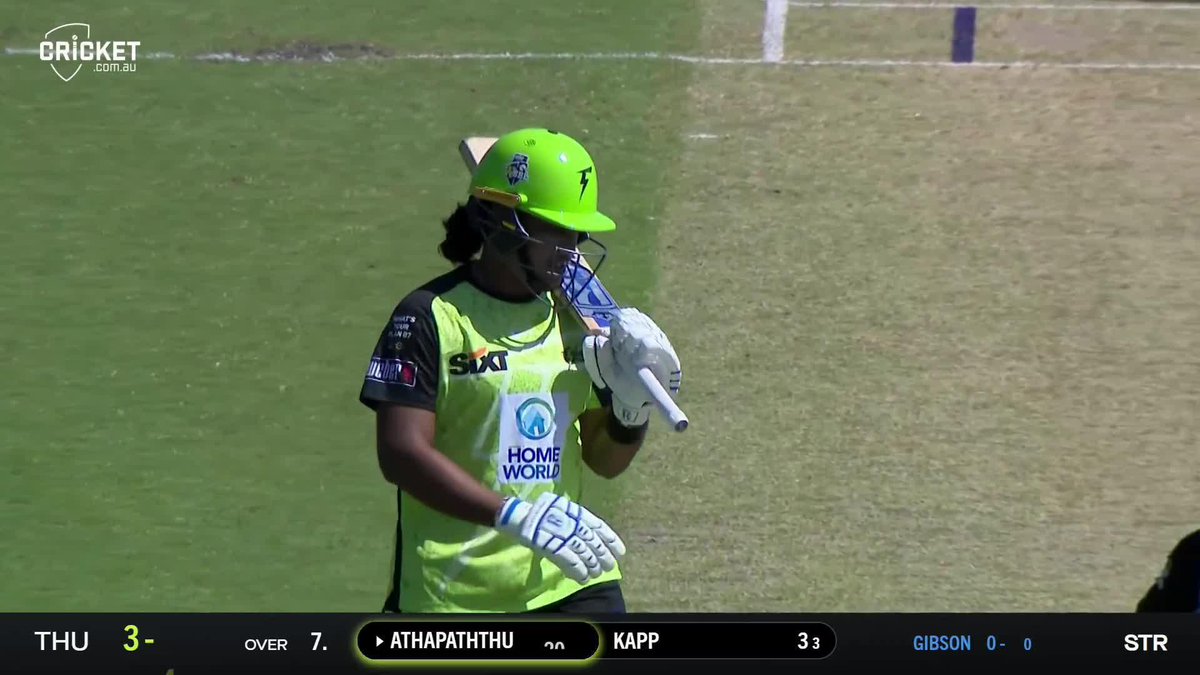 "I think she wanted a hug." 😂 Chamari Athapaththu loved this one! #WBBL09