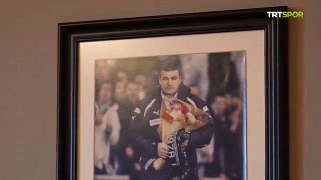 Rıza Çalımbay'ın evi Beşiktaş müzesi gibi..😍 İnanılmaz güzel. Trtspor dijital çok güzel iş yapmış.👏👏👏