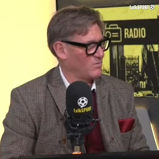 “This isn’t schoolboy football! It’s absurd!” “Is the manager going to read him a bedtime story? He’s a professional sportsman!” 😅 Simon Jordan slams Aaron Ramsdale’s dad for speaking out against his son’s treatment. 🔴