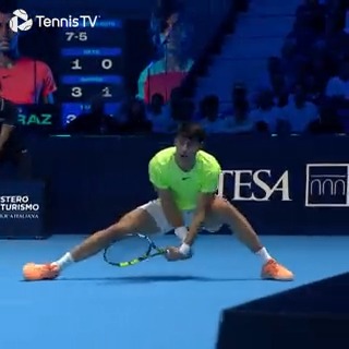 Este es el Carlitos Alcaraz que nos gusta a todos. El de los puntos imposibles 🤯