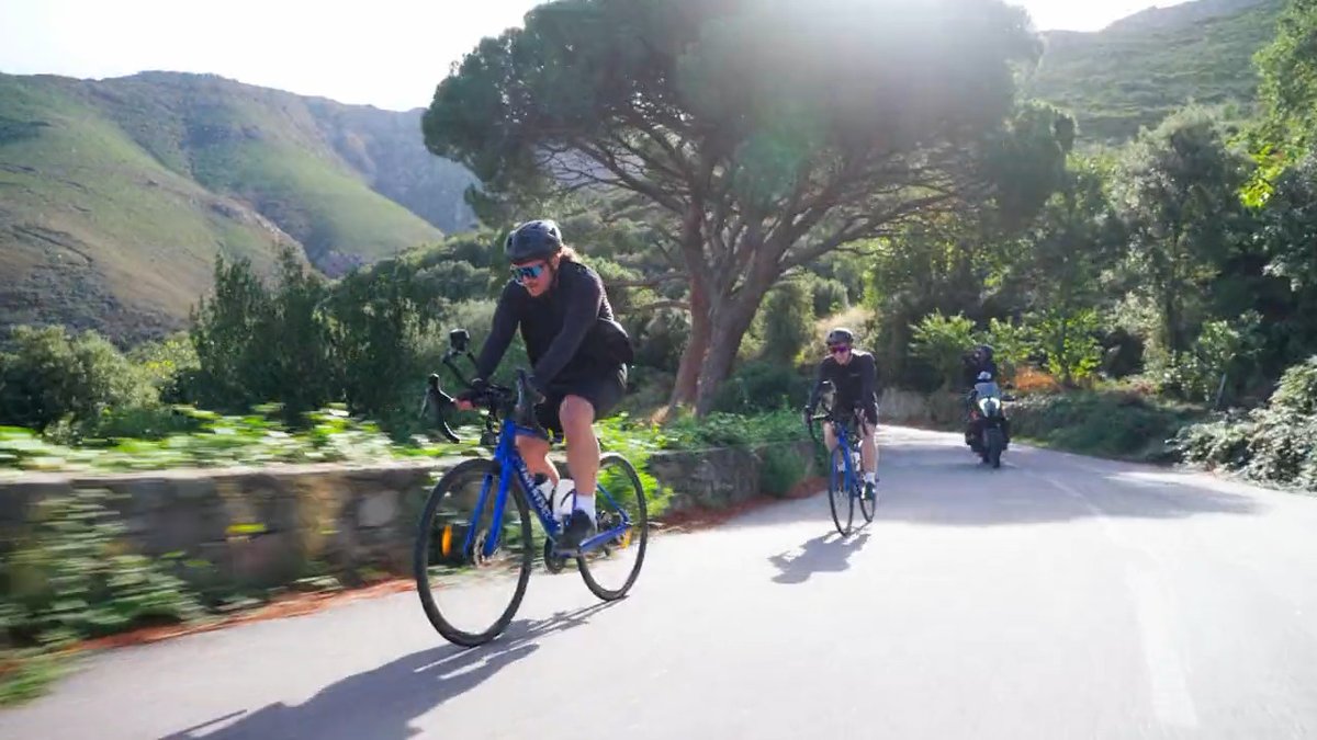 L’Échappée passe à la vitesse supérieure avec une course IRL dans le massif Corse ! Rdv samedi à 12h sur ma chaîne Youtube 🚴♂️