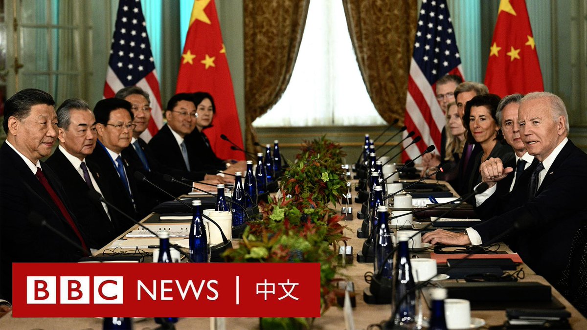 【现场画面:拜登与习近平开始会谈】 美国总统拜登(Joe Biden)与中国国家主席习近平在旧金山以南的斐洛里庄园举行会晤。这是两人时隔一年再度会面。 拜登在开场白中对习近平的来访表示欢迎,并强调了“面对面”会晤的重要性。 “我们认识很久了。”拜登说。“我们并不总是意见一致……我一直认为我们的讨论直接而坦率。”他还表示:“我们必须确保竞争不会演变成冲突”。 习近平在致辞中表示,中美关系“从来都不是一帆风顺的”,但他表示,中美“不打交道是不行的,想改变对方也不切实际”。 “对抗的后果是谁也不能承受的。”习近平说。他称相信双方有能力克服分歧,两国关系的前景是光明的。