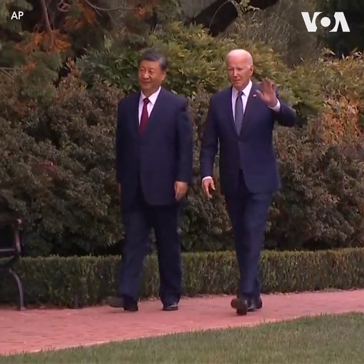 美国总统拜登与中国国家主席习近平15日举行了数小时会谈。👇拜登总统与习近平午餐后在举行会谈的加州费罗丽庄园一起散步。 更多消息请关注美国之音拜习峰会即时报道：