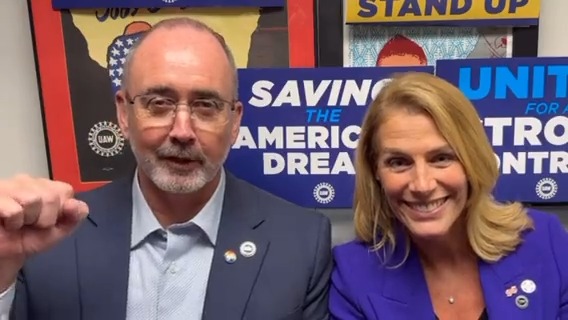🪧 ✊ STRIKE ALERT: Day 10 for pdxteachers. Join @flyingwithsara and Shawn Fain in supporting their strike for safe, clean schools, smaller class sizes, the ability to make enough to live where they work, and mental health resources for students. UAW