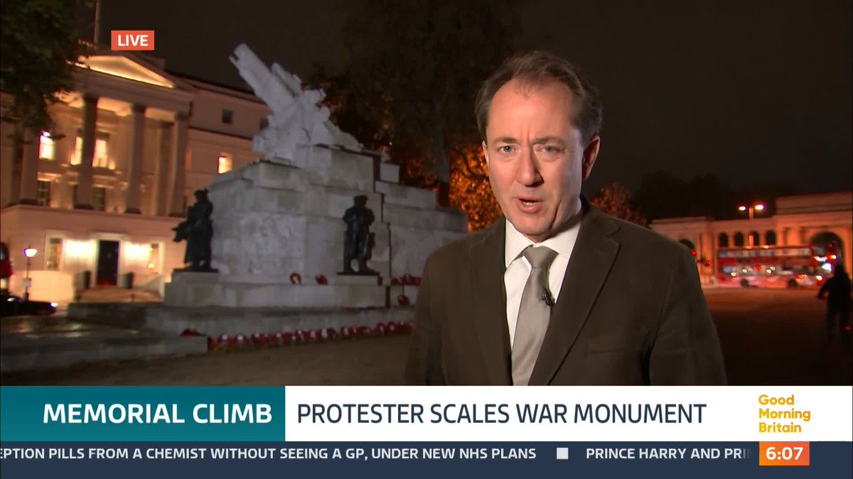The Met Police have expressed regret for not responding quickly enough to pro-Palestinian protesters climbing on a First World War memorial in central London last night.