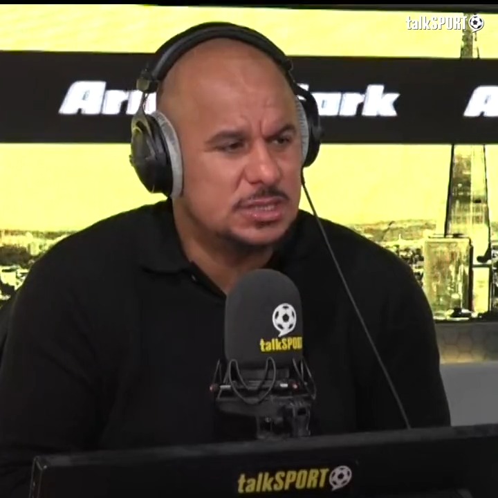 👊 “What happens upstairs is none of your business. You’ve just got to go and perform!" ❌ “It doesn’t bother you as a player..” Gabby Agbonlahor claims off-field changes at #MUFC shouldn’t be affecting performances.
