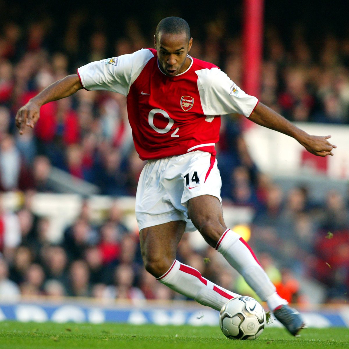 🗓️ On this day in 2002 Thierry Henry scored this solo goal in the north London derby Iconic 🤩