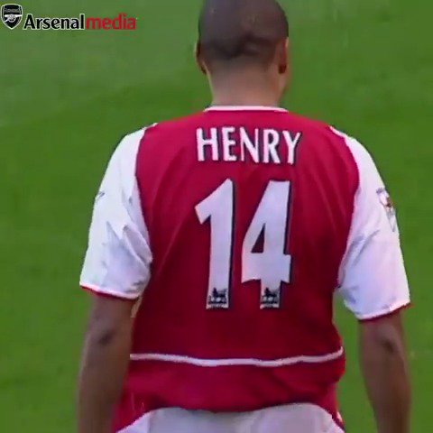 21 years ago today, Thierry Henry scored a goal in the north London derby so good they turned his celebration into a statue outside the Emirates 👑 (via Arsenal)