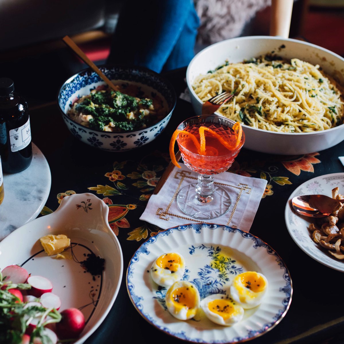 Hosting for the holidays? Here’s how to be the host with the most, for less. Tap below for tips! 👇