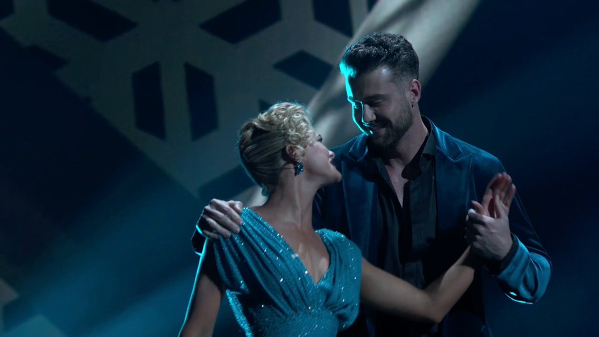 .Harry Jowsey & Rylee Arnold's Viennese Waltz swept us off our feet! 😍 #WhitneyHoustonNight #DWTS