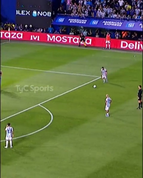 ¡TIRO LIBRE DE MESSI AL TRAVESAÑO! Leo estuvo cerca del empate ante Uruguay ⚡ Descubrí la #ZR150OHC. Una moto creada para atravesar cualquier terreno. Subite a tu @Zanellahnos y elegí el camino.