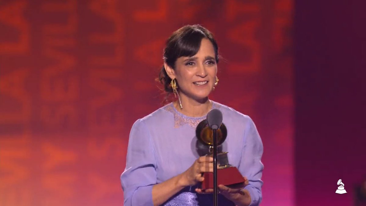 ¡Felicidades! Julieta Venegas Mejor Álbum Vocal Pop 🎶👏👏👏 #LatinGRAMMY