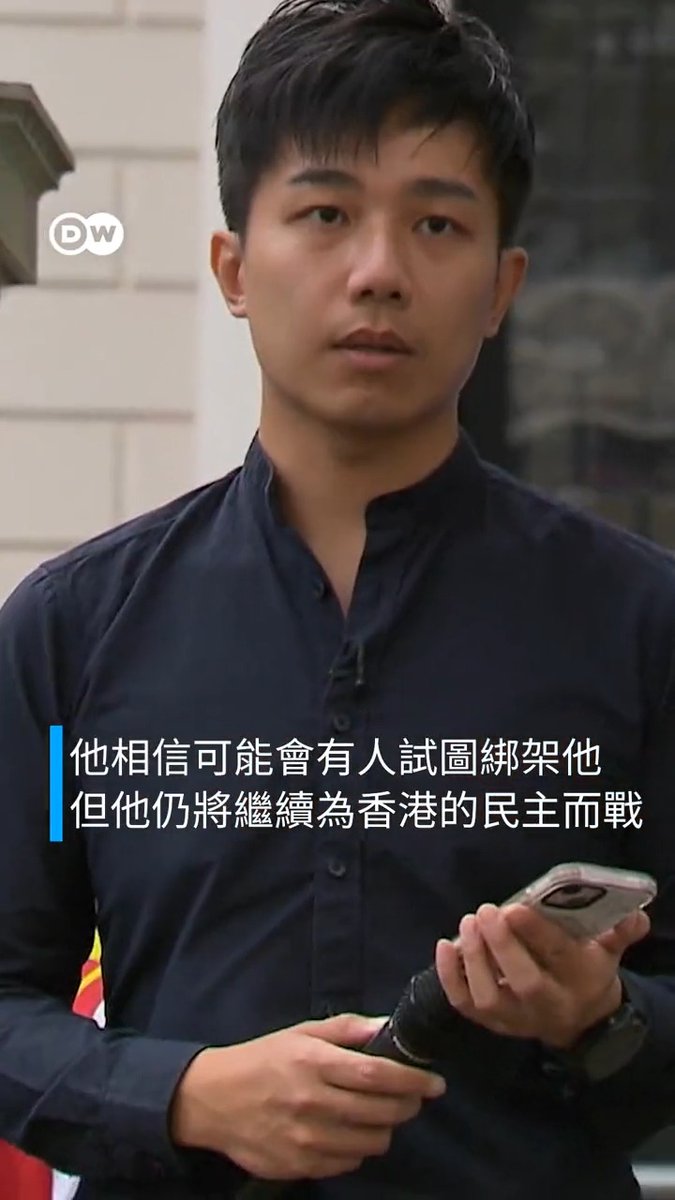 被通缉的香港流亡人士于伦敦发声 由于批评中国在香港问题上的政治作为，香港警方对流亡英国的刘祖迪发出悬赏通缉令，他日前在伦敦街头持续为香港民主发声。