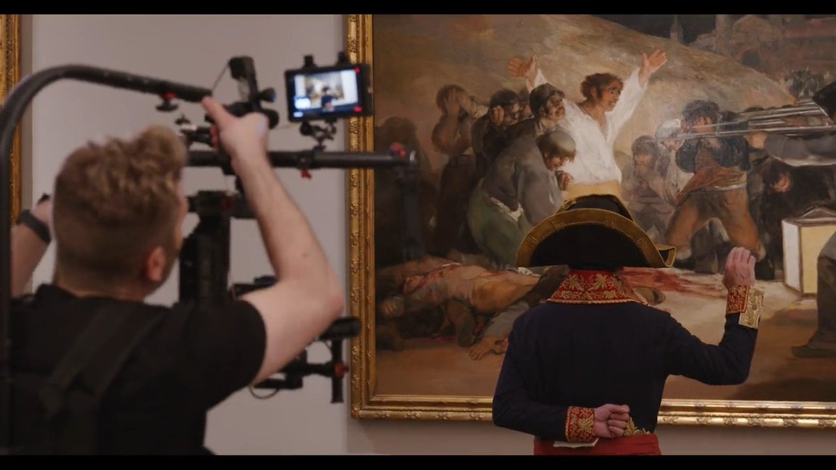 Así se rodó el paseo de Napoleón por el Museo del Prado encontrándose con "La familia de Carlos IV", el retrato de Fernando VII y "Los fusilamientos" de Goya #NapoleónLaPelícula, de Ridley Scott Sony Pictures España