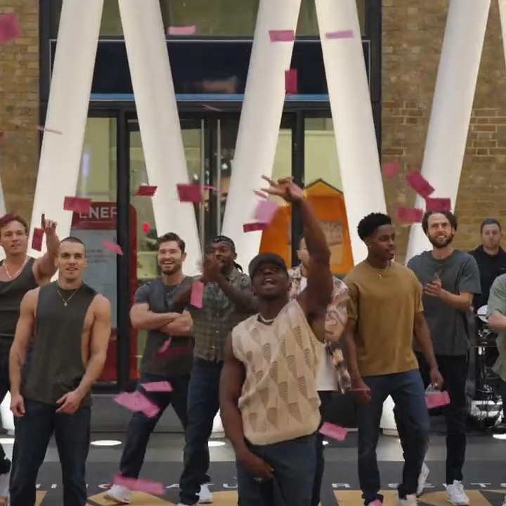 The guys of Magic Mike LIVE gave London the best surprise this week 🔥 Check out our surprise performance where we shut it DOWN at King’s Cross Station. Look out for footage of the full performance coming soon!