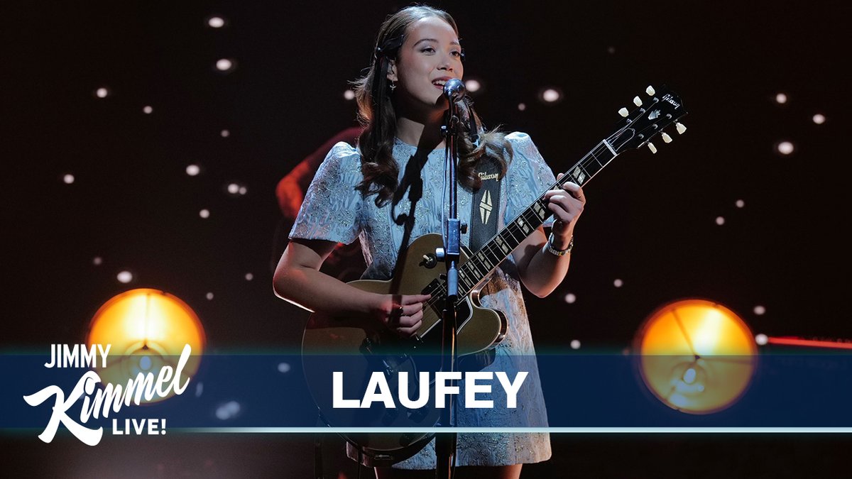 .@Laufey performs From The Start!