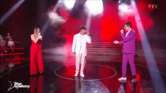 Quel battle 🔥 Héléna, Julien et Axel s'affrontent en chanson pour décrocher une immunité sur "Vivre pour le meilleur" de Johnny Hallyday 🌟 Suivez le prime de la #StarAcademy ▶