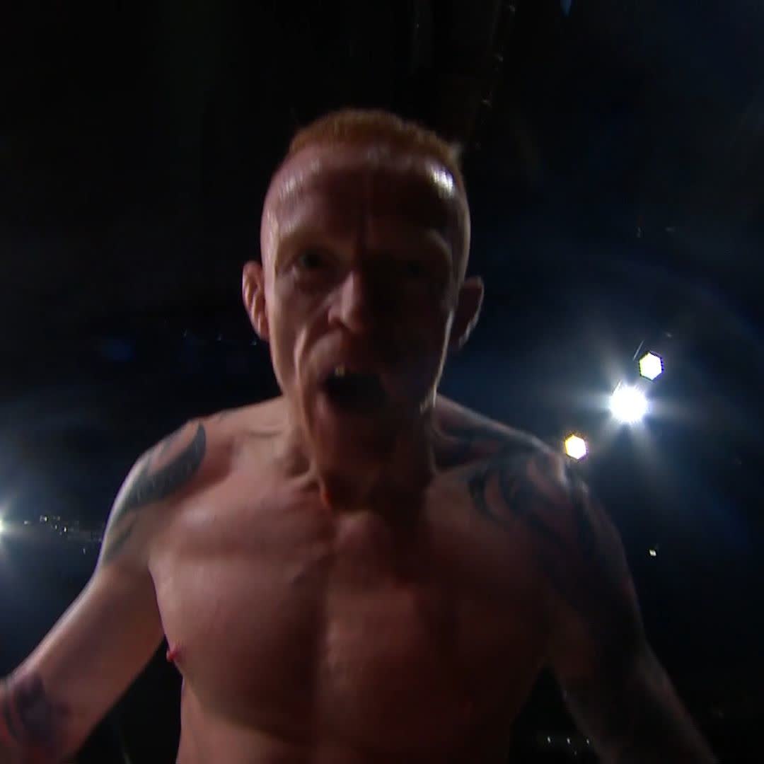 A 𝑾𝑰𝑳𝑫𝑬 finish! 😱 The unbeaten streak continues for Birmingham's Tim Wilde. 👏 👊 #Bellator301 Monster Energy Prelims 📺 LIVE NOW:
