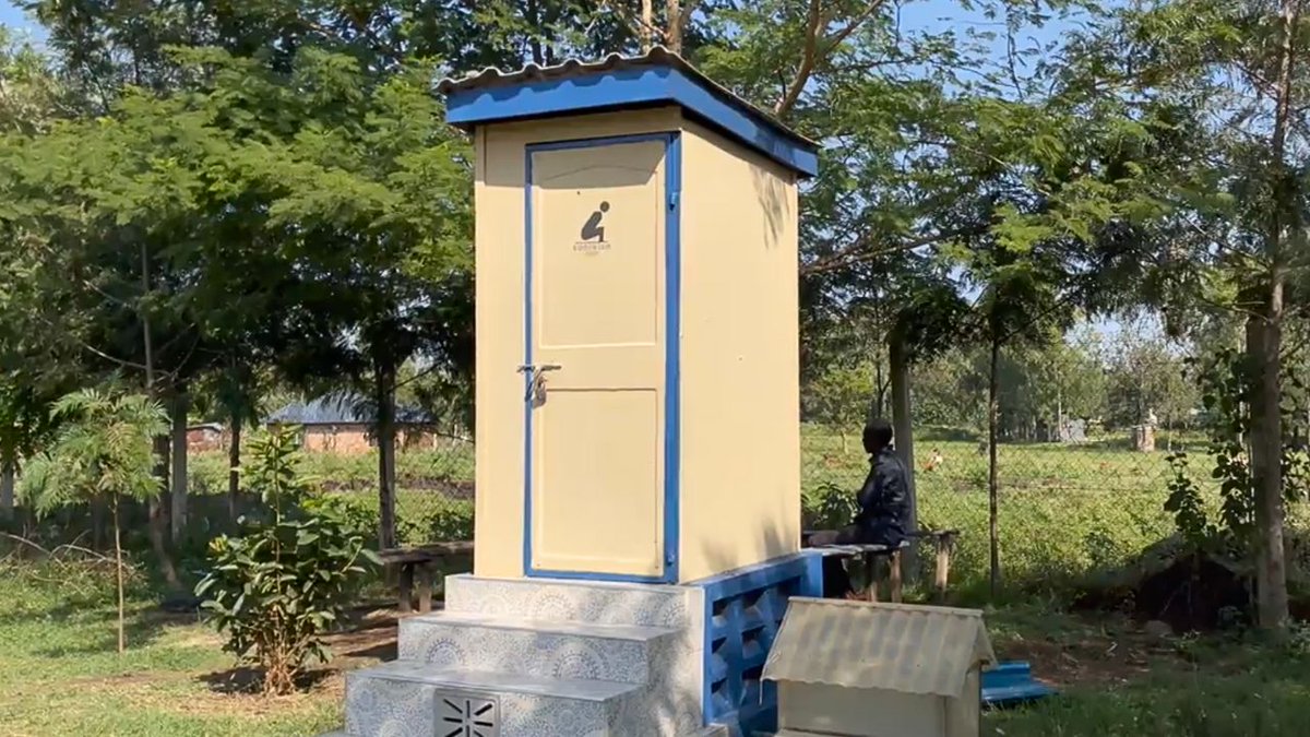 💩💰 This toilet turns waste into money. Designed by a Kenyan start-up Saniwise, the toilet uses black soldier fly larvae to turn human waste into organic manure and animal feed. The recycled toilet can be used to generate income as well as improve sanitation and hygiene.