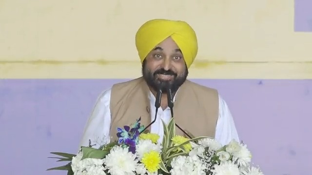 ਸੁਖਬੀਰ ਸਿਆਂ ਤੂੰ ਸਾਨੂੰ ਮਲੰਗ ਦੱਸਦੈ…ਪੰਜਾਬ ਦੇ ਲੋਕਾਂ ਨੂੰ ਮਲੰਗ ਬਣਾਇਆ ਕਿਸ ਨੇ ਹੈ..ਪਹਿਲਾਂ ਇਹ ਵੀ ਦੱਸਦੇ…ਪਹਾੜਾਂ ‘ਚੋਂ ਪੜ੍ਹੇ ਹੋਏ ਨੂੰ ਮਲੰਗ ਦਾ ਅਸਲ ਮਤਲਬ ਤੱਕ ਨੀ ਪਤਾ ਹੋਣਾ..