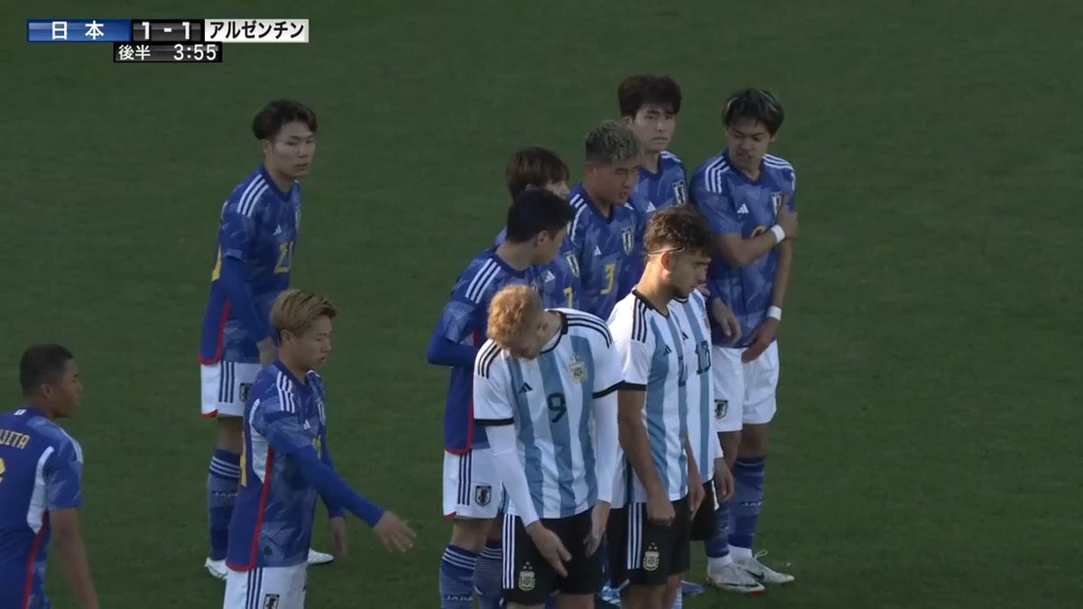 Easy free kick for Thiago Almada 🎯 (via テレ朝サッカー)