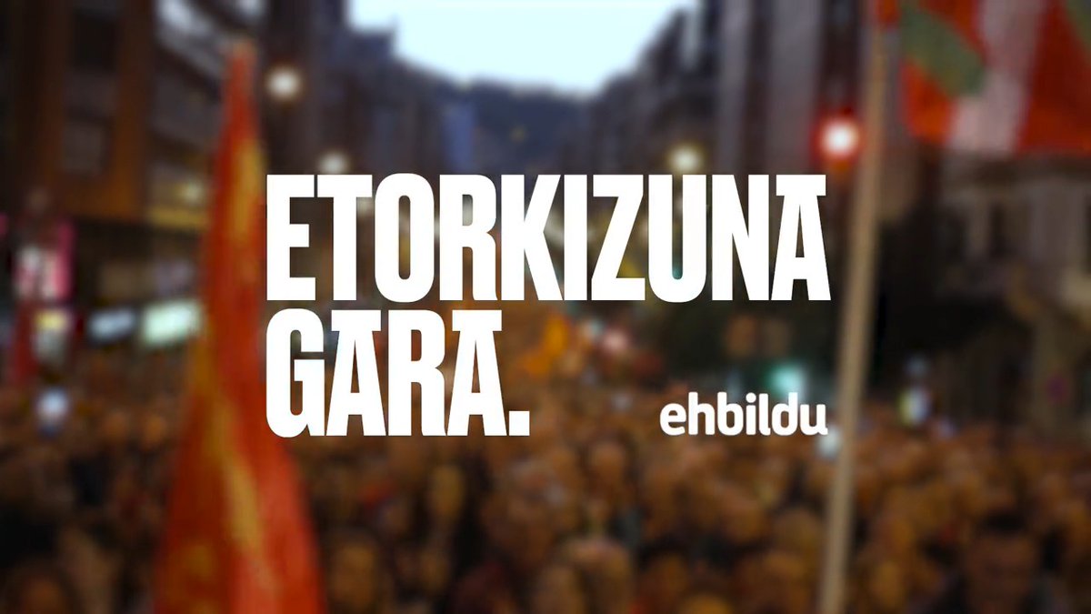 Milaka euskal herritar 'Txoria txori' kantatuz Bilboko Autonomia kalean. HERRIA MAITE DUGU. #NazioaGara