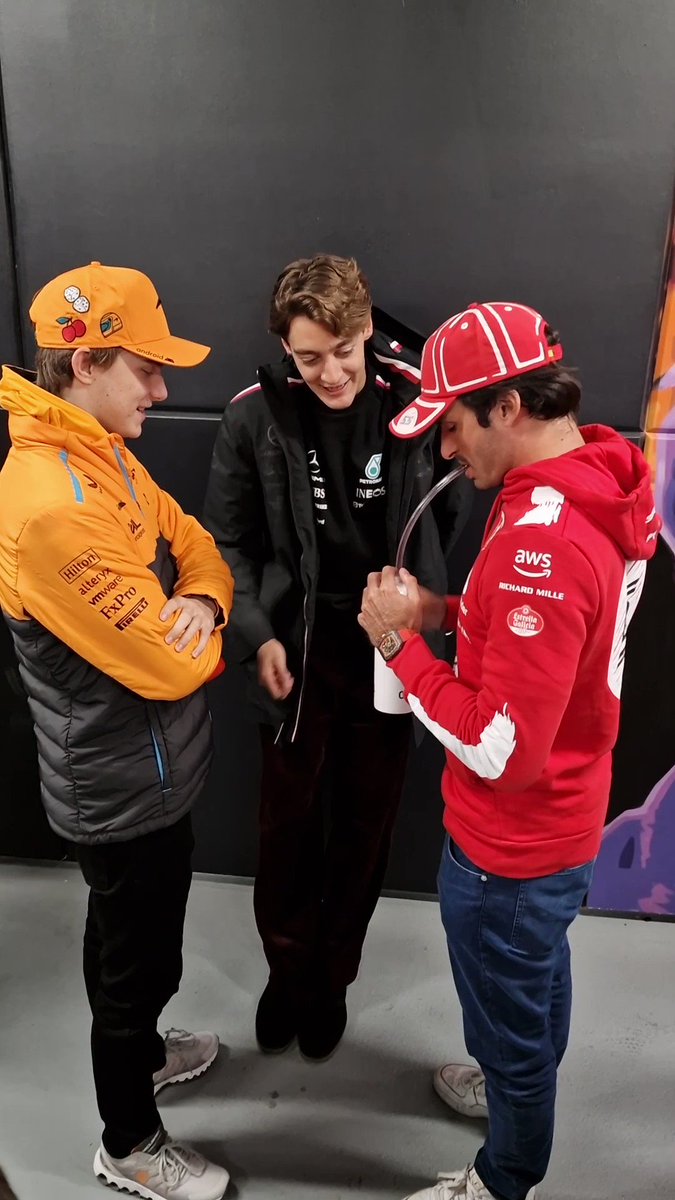 Pre-race catch-ups. 😆 #LasVegasGP 🇺🇸
