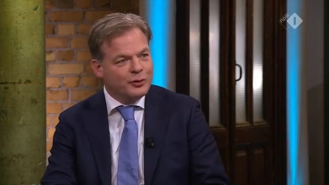 Als er een kabinet komt met vakministers, is Pieter Omtzigt bereid daar leiding aan te geven. 'Ik heb een stellige voorkeur heb om fractievoorzitter te zijn, maar een regering met vakministers op afstand van de Kamer, daar zou ik ook kunnen zitten', zegt hij in #buitenhof
