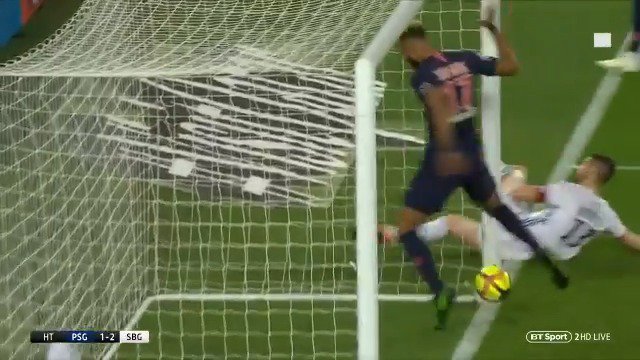Sometimes I wonder what’s the worst possible miss you can do in football… And I’m not sure Eric Maxim Choupo-Moting’s for PSG can possibly be topped. HE’S STOPPED IT GOING IN