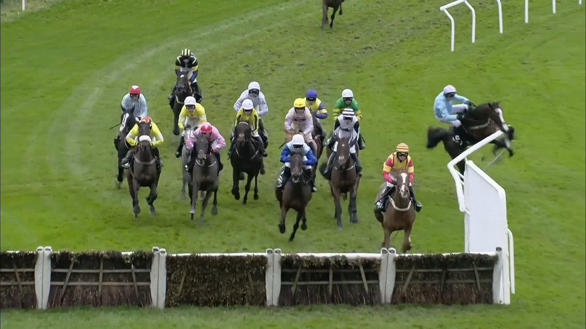Onlyamatteroftime gave Danny Mullins a bit of a scare Both are ok after this dramatic moment #ITVRacing