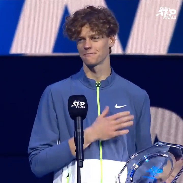 🎶 Olé olé olé olé, 𝐒𝐈𝐍𝐍𝐄𝐑 𝐒𝐈𝐍𝐍𝐄𝐑 🎶 Incredible effort, Jannik Sinner 🫶🇮🇹 #NittoATPFinals