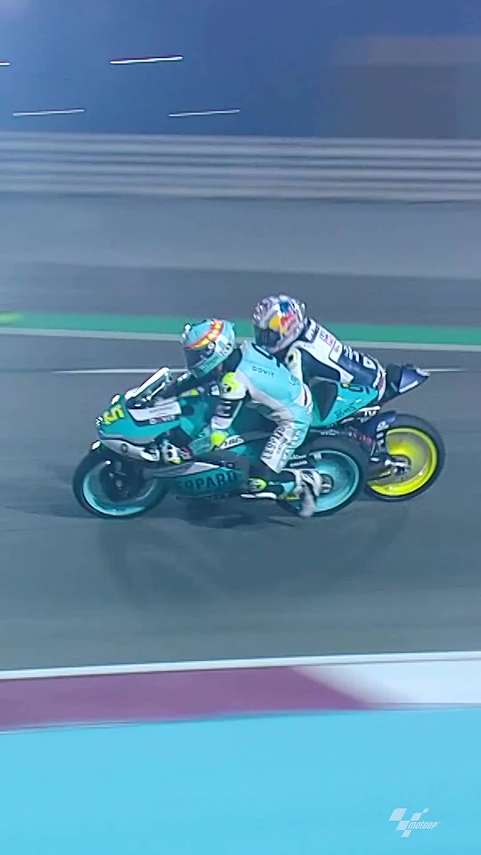 The two #Moto3 title contenders going head to head in the race for the Championship ⚔️ It certainly got a bit tense between Jaume Masià 🇪🇸 and Ayumu Sasaki 👀 #MAS1A 🏆 | #QatarGP 🇶🇦