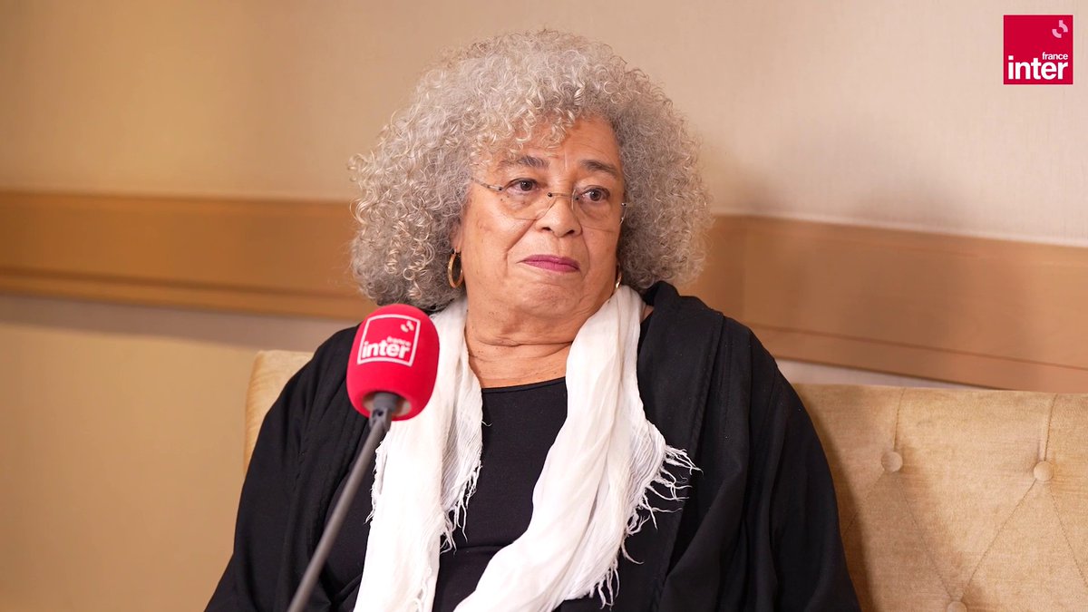 Sur le lycée à son nom renommé "Rosa Parks" (une personnalité jugée moins polémique) par Valérie Pécresse : "C'est parce que la droite française ne sait pas qui est Rosa Parks", s'amuse Angela Davis #le710Inter