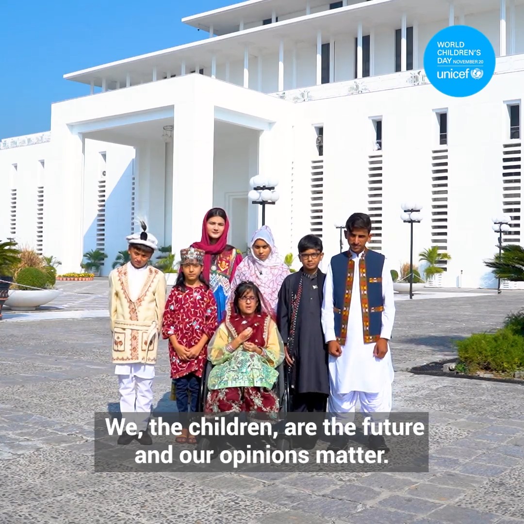 گوجرانوالہ سے 16 سالہ سماجی کارکن تقویٰ پاکستان میں یونیسف کی پہلی یوتھ ایڈووکیٹ مقرر ہو گئی ہیں۔ حال ہی میں تقویٰ کی قیادت میں پاکستان بھر سے بچوں کے وفد نے صدر پاکستان سے ملاقات کی تھی۔ آئیں اس عالمی بچوں کے دن، تقویٰ کا اہم پیغام سنیں۔ #WorldChildrensDay The President of Pakistan