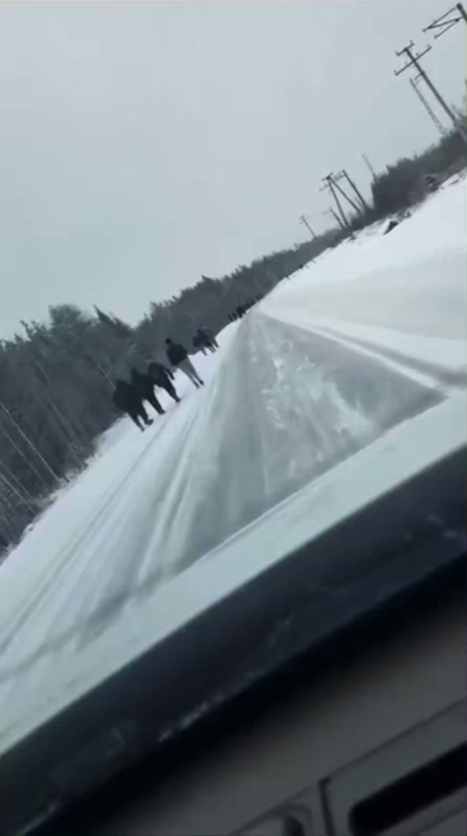 BREAKING: New video shows large groups of migrants from Somalia, Syria &amp; Iraq being pushed toward the Finnish border by Russian security services. Many are given bicycles by Russia for the final stretch. Russia is using weaponized migration as a tool of hybrid warfare 🇫🇮🇷🇺